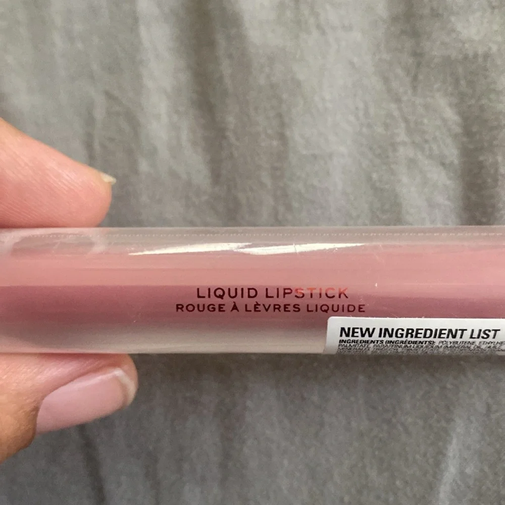 I Heart Revolution Vinyl Cherry Liquid Lipstick (Cherry Bakewell)